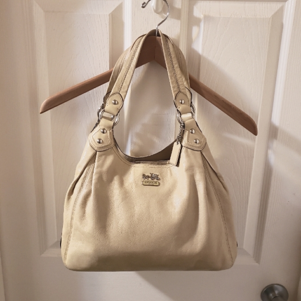 Classic Coach Leather Shoulder Bag